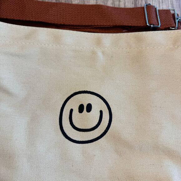 Boho Canvas Crossbody Purse Smiley Face Bag Bag NEW FAST SHIP Travel Bag - Picture 3 of 5